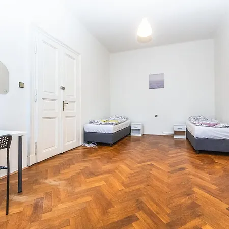 Legerova Apartments Praag Buitenkant foto